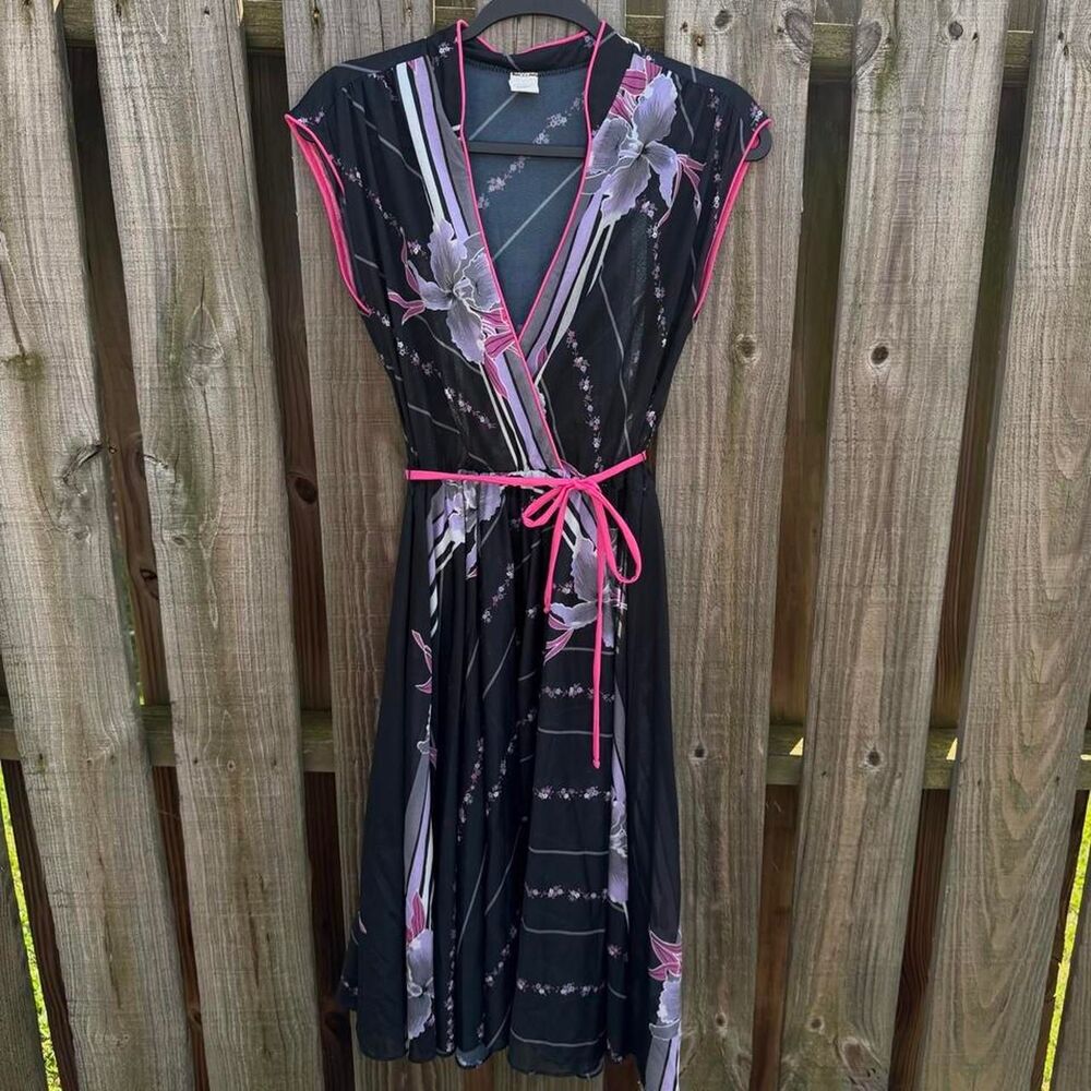 True Vintage Retro Wrap Dress Asian Inspired